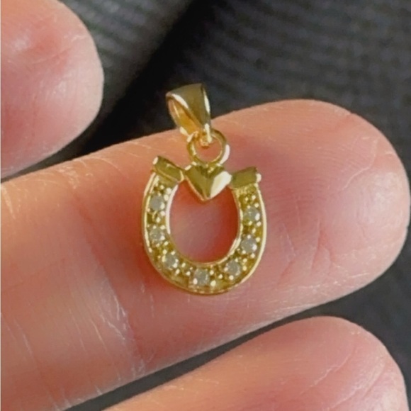 14k Gold Horseshoe and Heart Diamond Pendant - Picture 4 of 8